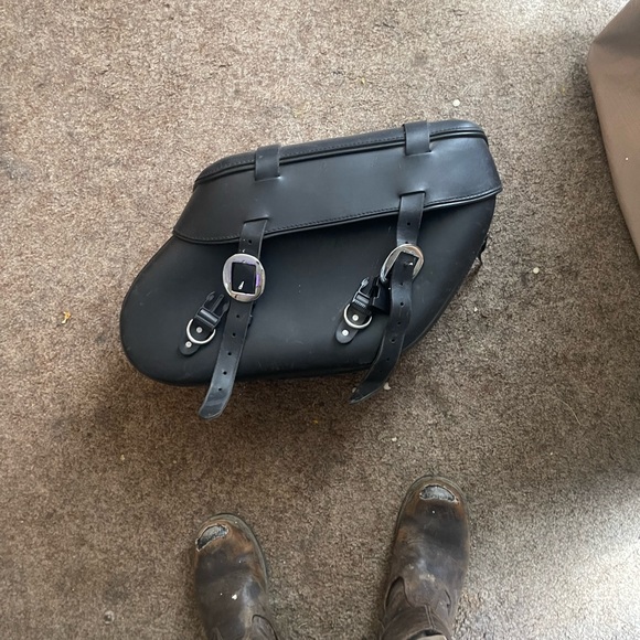 Nice quick release saddle bags.